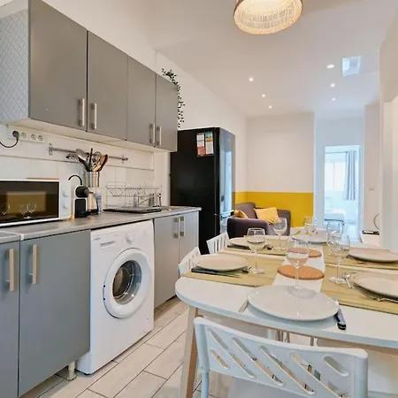 Thibaud - T4 Terrasse A 15 Min A Pied Du Metro Apartment *