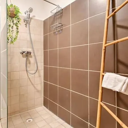 Thibaud - T4 Terrasse A 15 Min A Pied Du Metro Apartment *