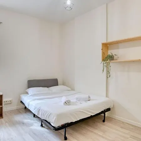 Thibaud - T4 Terrasse A 15 Min A Pied Du Metro Apartment *